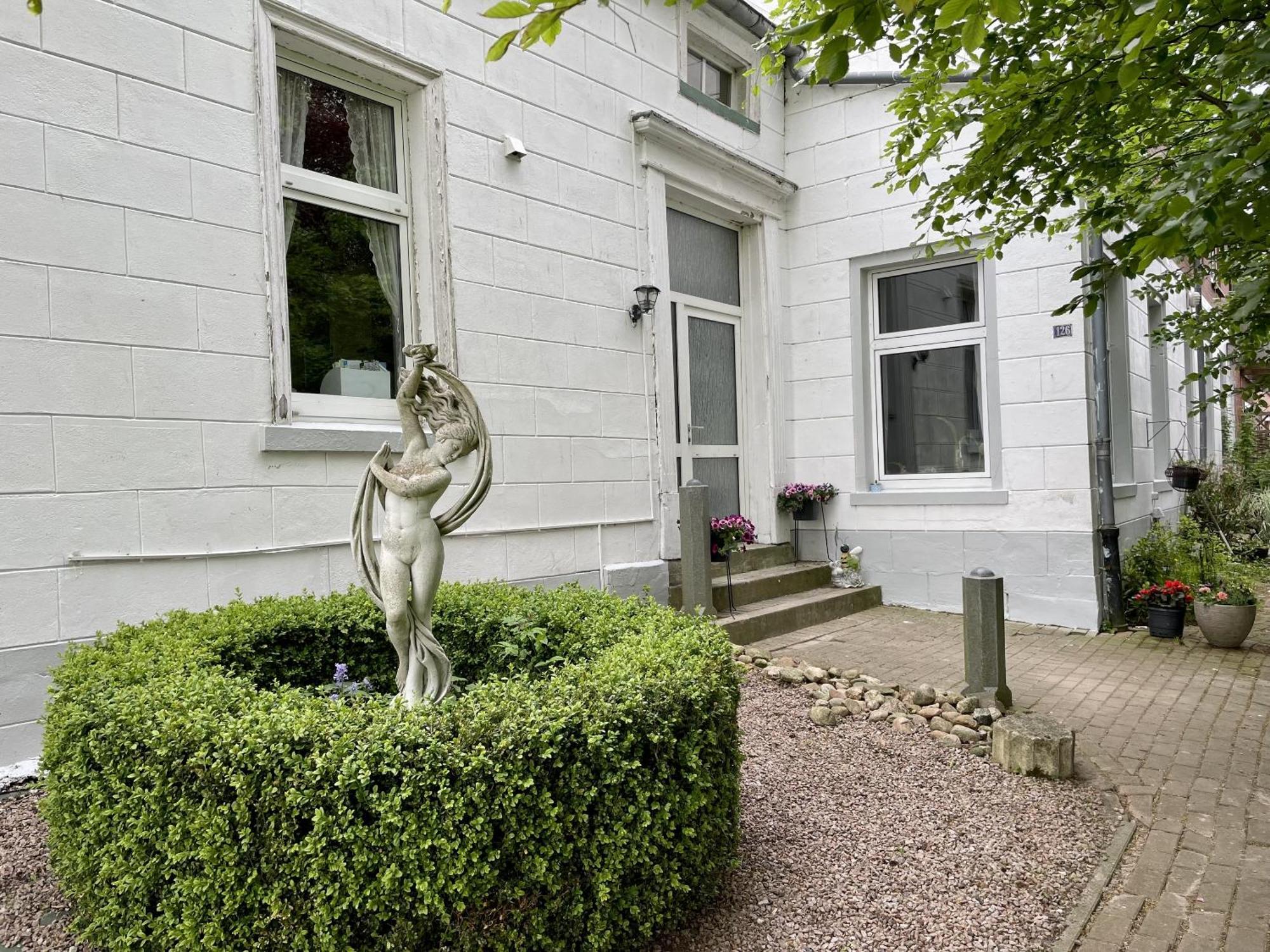 Steinhaus Hof * Bunde (Lower Saxony)